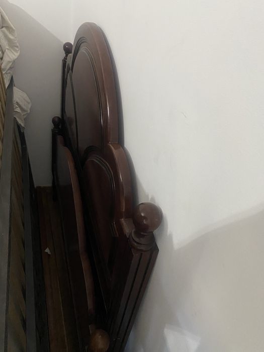 Cama com colchao e banquinha