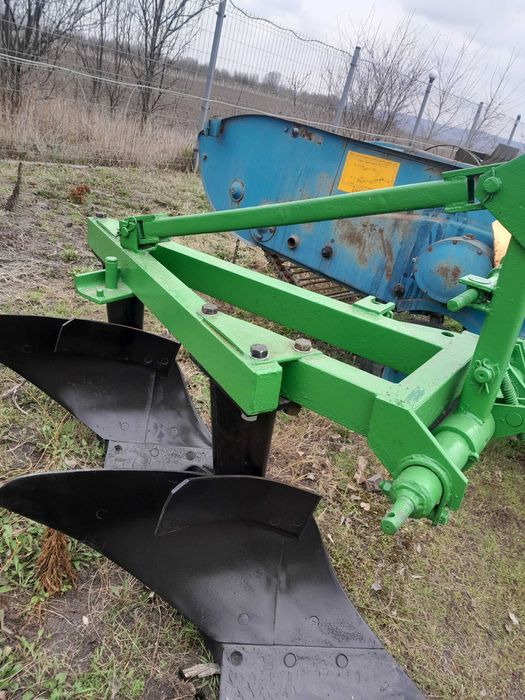 Плуг двохкорпусний  фірма грудьонс  Польща