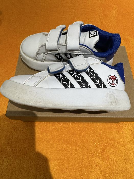 TÉNIS ADIDAS MARVEL n26 menino BOM ESTADO