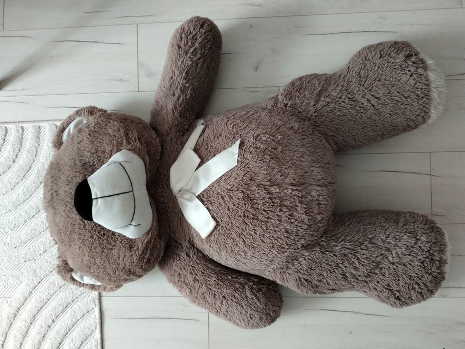 Великий м'який ведмідь