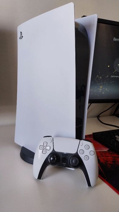 Consola Playstation 5 Digital, 1TB, com comando, em óptimo estado.
