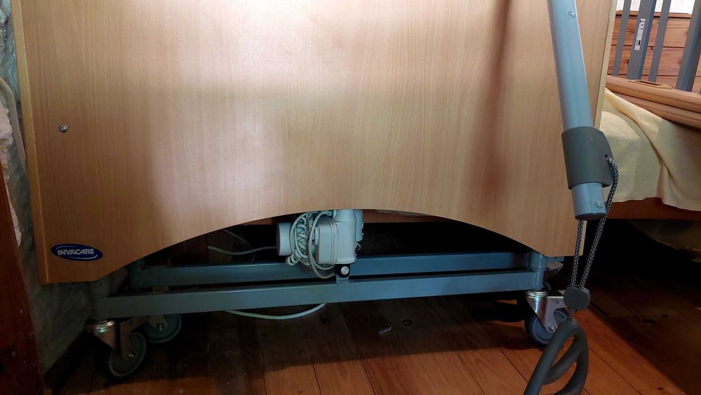 Cama articulada elétrica Invacare
