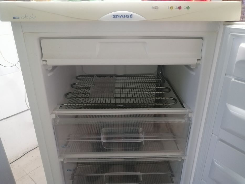 Продам морозильну камеру 145 см . х 60 см.Snaige soft plus