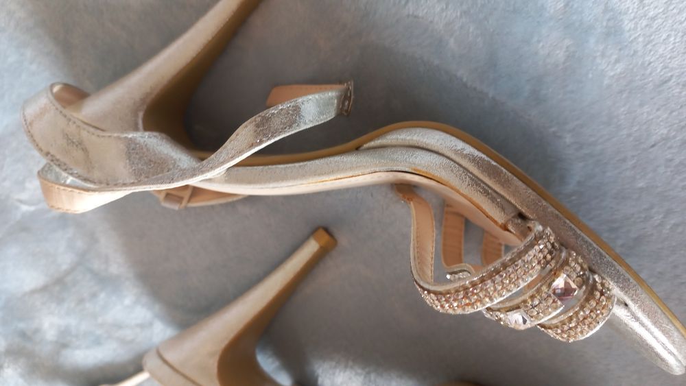 Sandálias prateadas