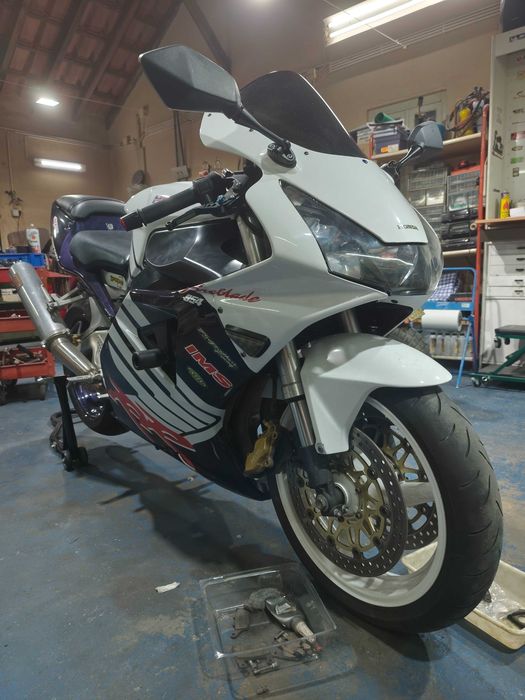 Cbr 954  revisionada pronta a andar