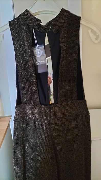 Macaco preto e dourado