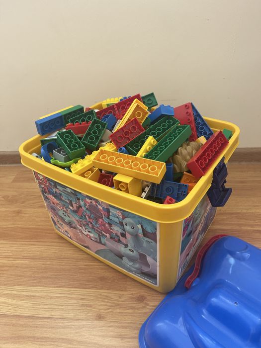 Набір наборів конструкторів Лего дупло в коробці