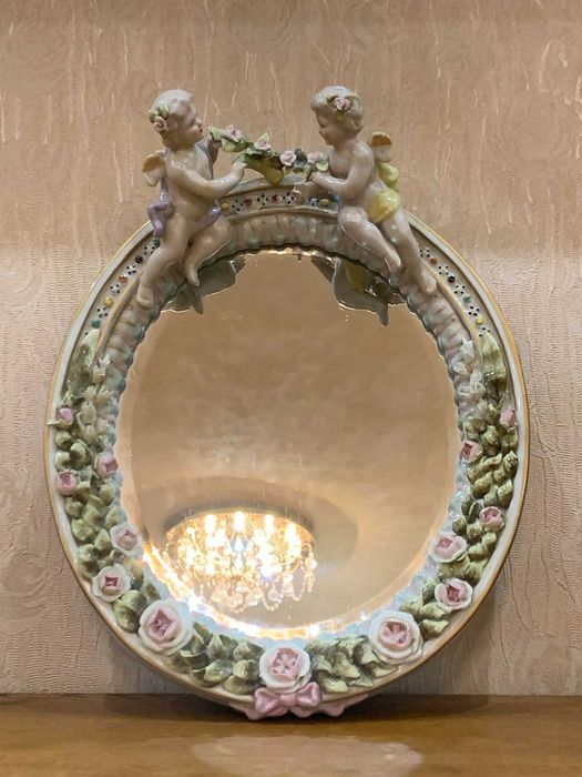 Антикварне  дзеркало Sitzendorf і інша цікава порцеляна