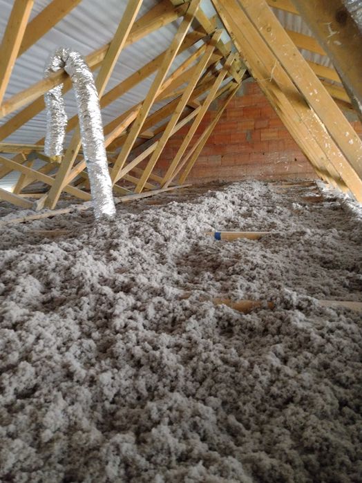 Ocieplenie stropu sufitu wiązar celuloza 30 cm Thermofloc λ 0,037