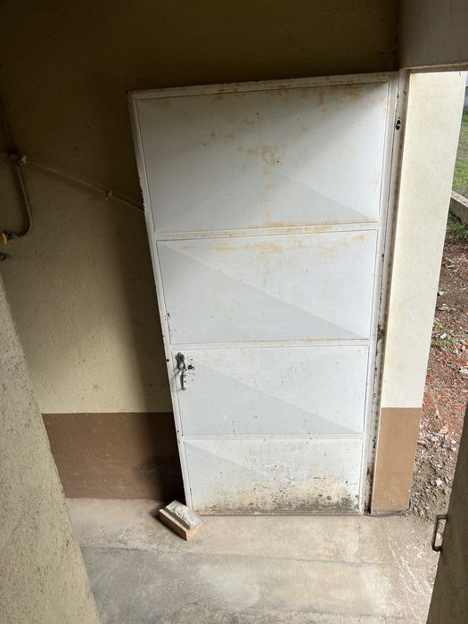 Portão em ferro branco