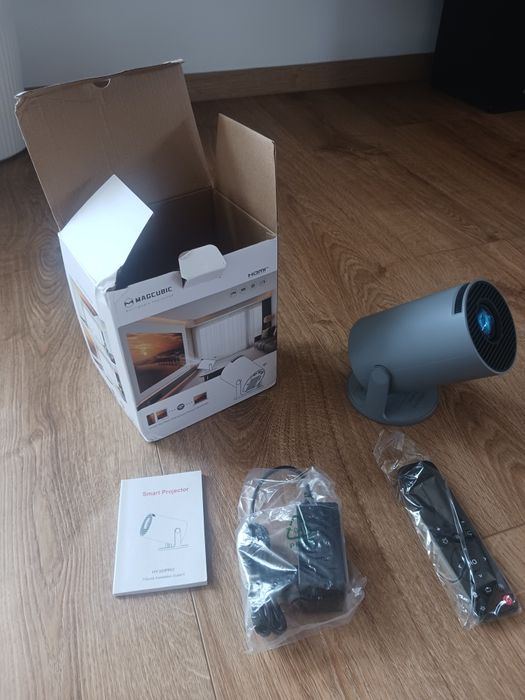 Nowy model Projektor Rzutnik HY300 PRO szary z zasilaczem