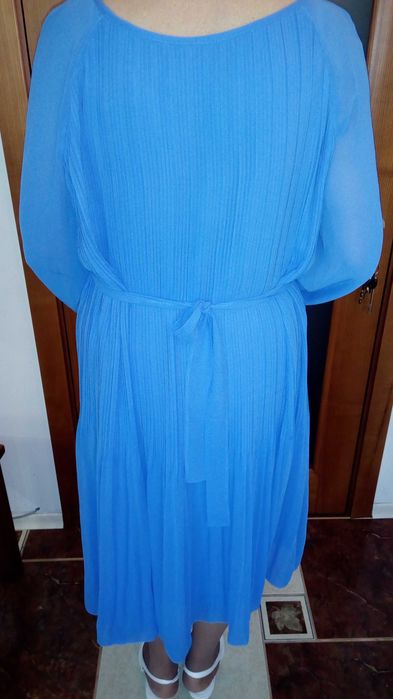 свято два дні- 1 костюм + коктельна сукня , 2 легка блакитна сукня