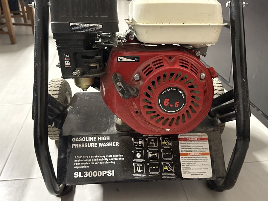 Máquina de Pressão a Gasolina 3000 PSI 6.5HP – Completa – A Trabalhar