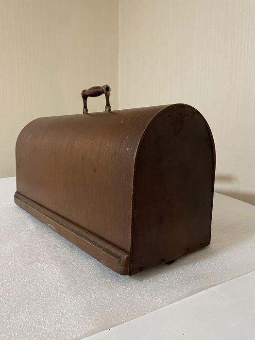 Кришка до швейної машини