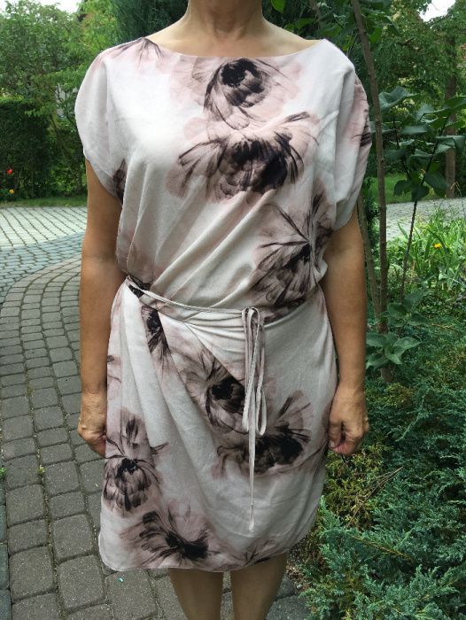 sukienka pudrowy róż kwiaty komunia wesele