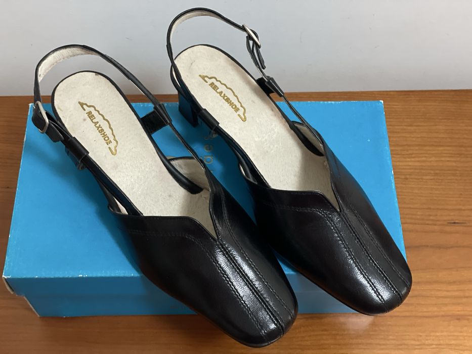 Sapatos aberto atras NOVOS 40 e 39