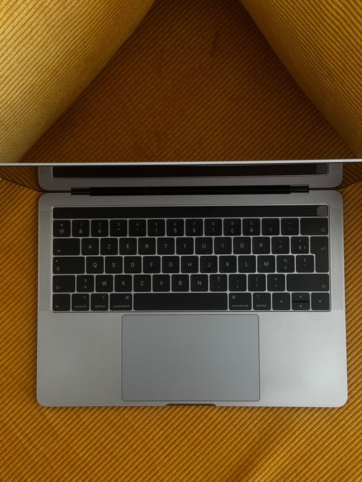 MacBook Pro 13” com Touch Bar