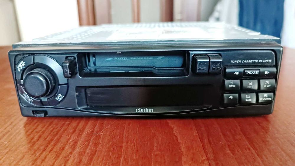 Автомагнитола Clarion