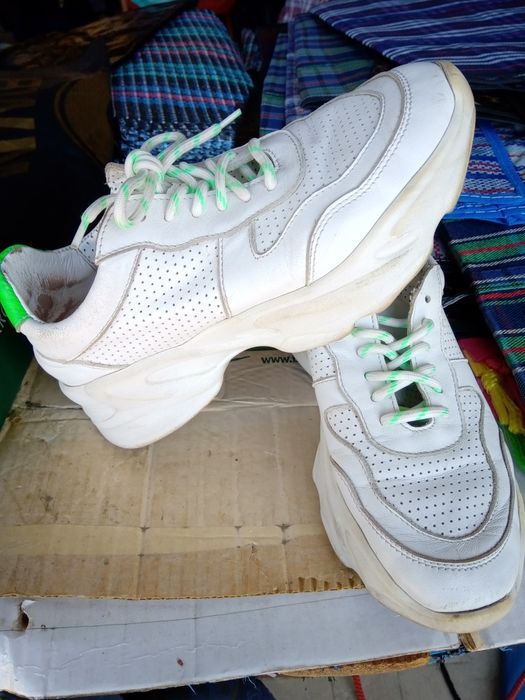 Кроссовки на девочку р.37 нат  кожа