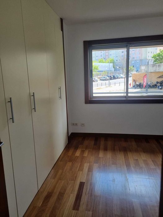 Apartamento T2 com Piscina e Terraço no Condomínio do Parque
