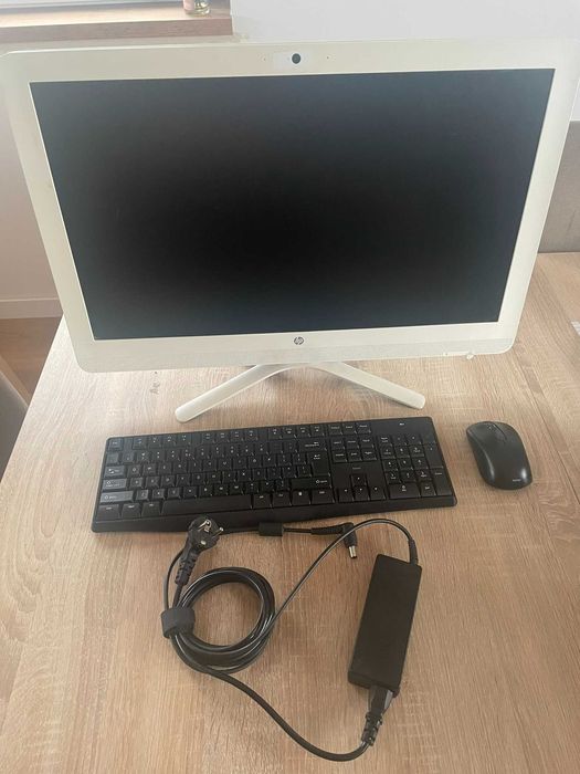 Komputer AiO All-in-ONE HP TPC-Q033-24 AMD A8-7410/1000GB/8GB