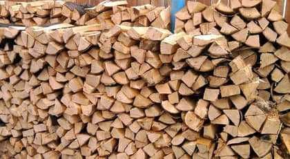 Дрова складені. Доставка