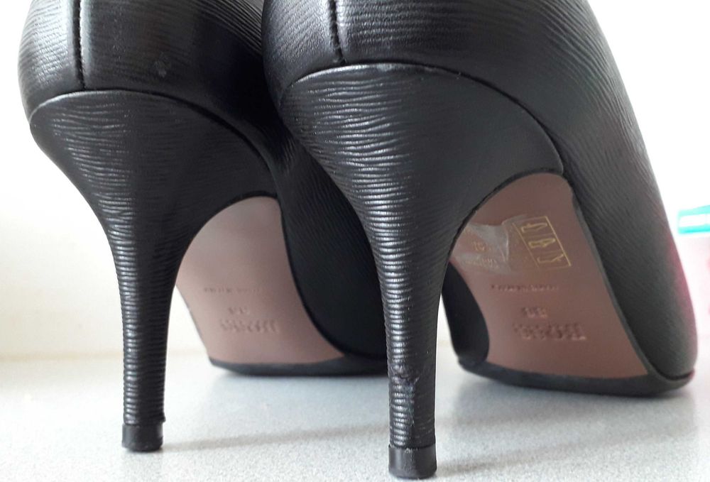 Buty, szpilki skórzane Hugo Boss, rozmiar 38.