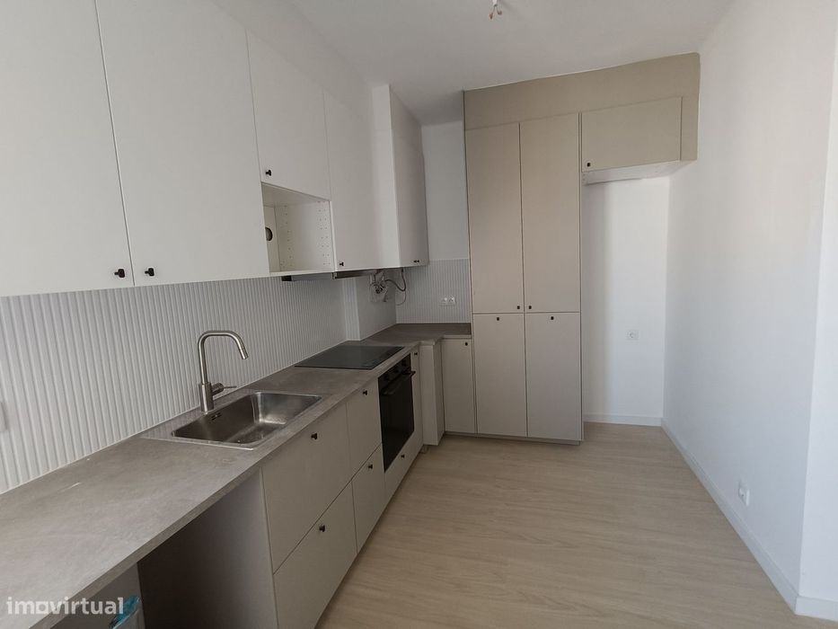 Apartamento T3 com varanda no Barreiro