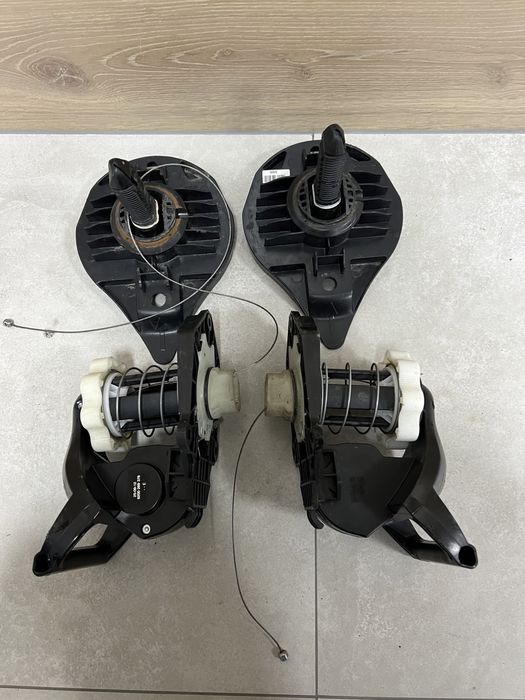 Механізм кріплення запаски Renault Clio  8200551279