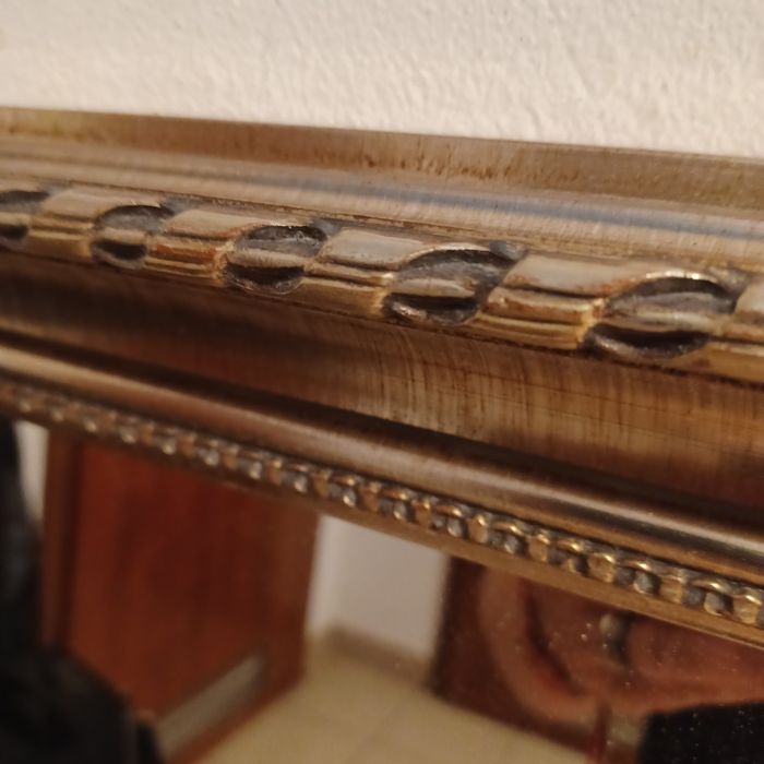 00Duże lustro w pięknej złotej ramie