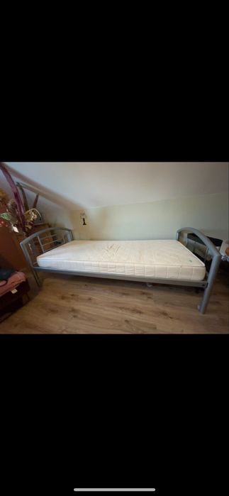 łóżko jednoosobowe