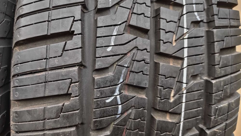 Шини 225/70R15C Continental. стан нових Всесезонні