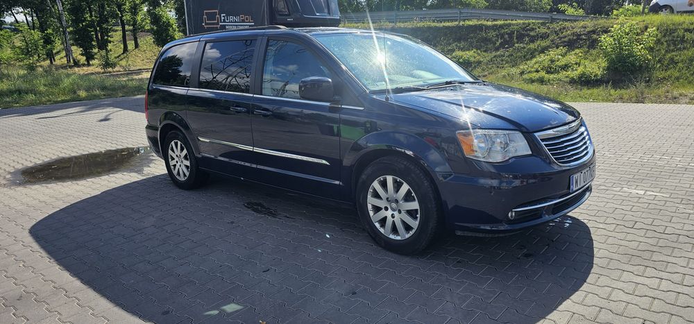 Chrysler Town Country Voyager  7 osób gaz