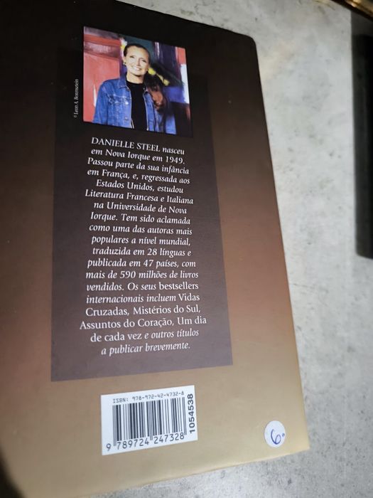 Livro Uma Mulher de Coragem de Danielle Steel