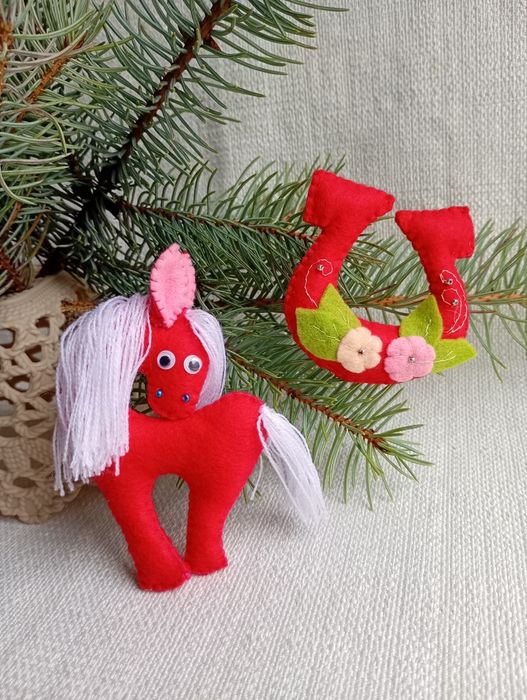 Конячка з фетру кінь іграшка на ялинку (символ 2026 року)