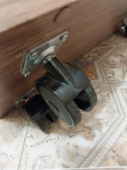 Підставка під системний блок на колесах