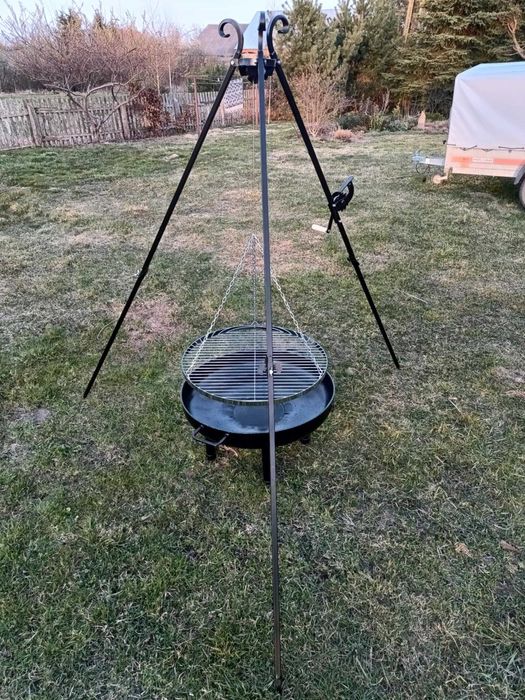 Trójnóg z paleniskiem, grill ogrodowy