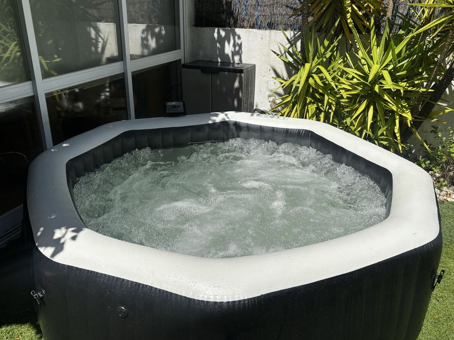 Jacuzzi/SPA Intex c/Jactos e Electrolise de Sal, 6 pessoas