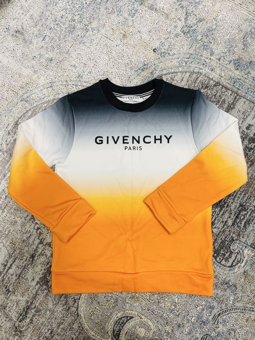 Свитшот GIVENCHY оригинал на рост 128