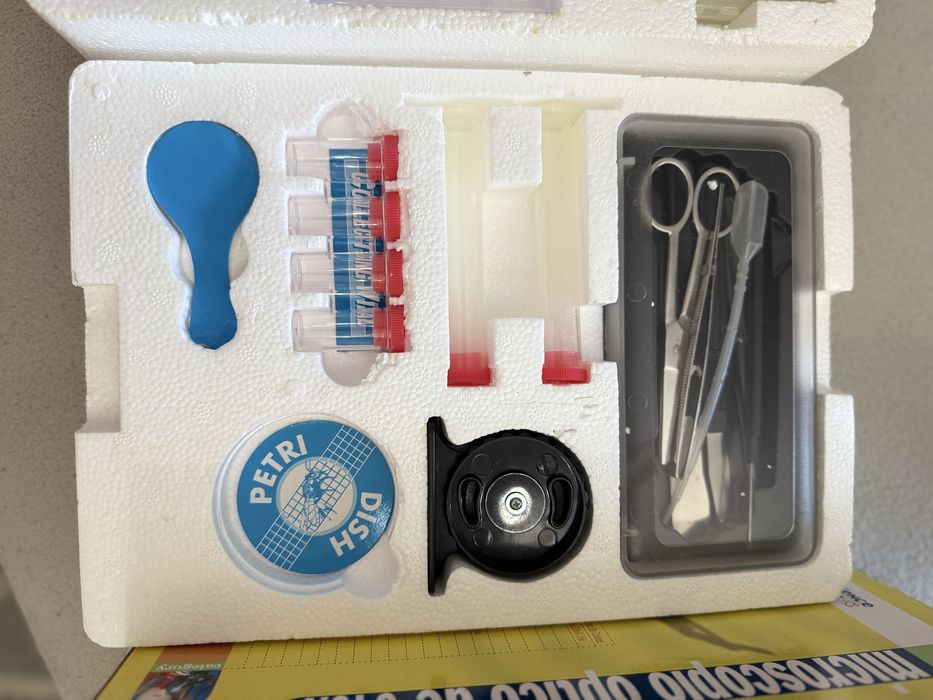 Microscopio otico na embalagem