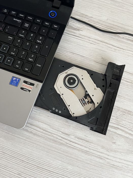 Ноутбук Samsung 15.6” | Робочий | 500 ГБ | Windows 10