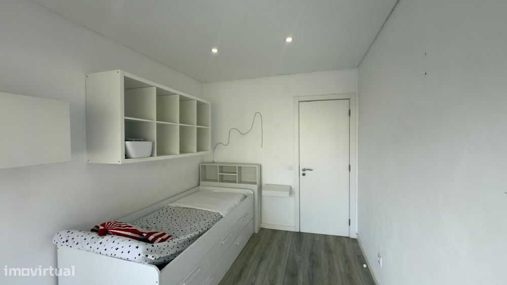 Apartamento T3 Open Space para Arrendamento em Paio Pires