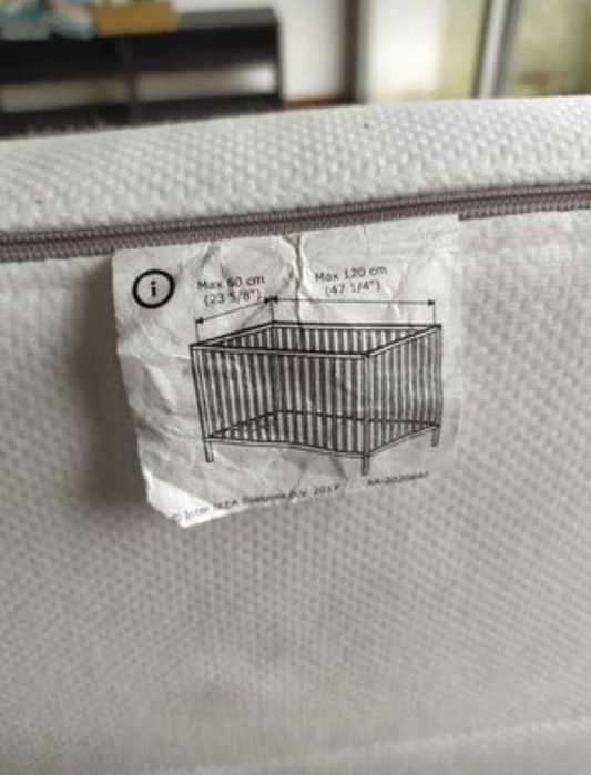 Berço Sundvik com colchão e fraldário cómoda da mesma cor (castanho)