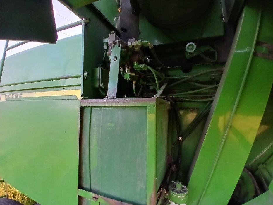 Комбайн зернозбиральний Джон Дір 1177