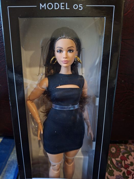 Барбі Looks Barbie Basics #5 made to move