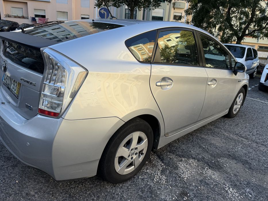 Toyota prius 2011