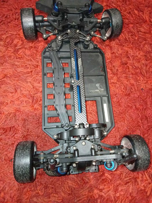 Vendo chassi novo hsp com pneus de drift  e com body