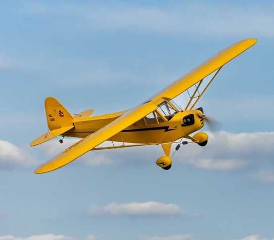 Avião RC Hangar J3 Cub 10 cc - modelo completo de combustão interna com 2,10 metros