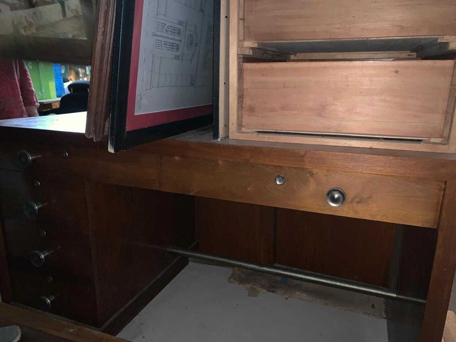 secretária em mogno