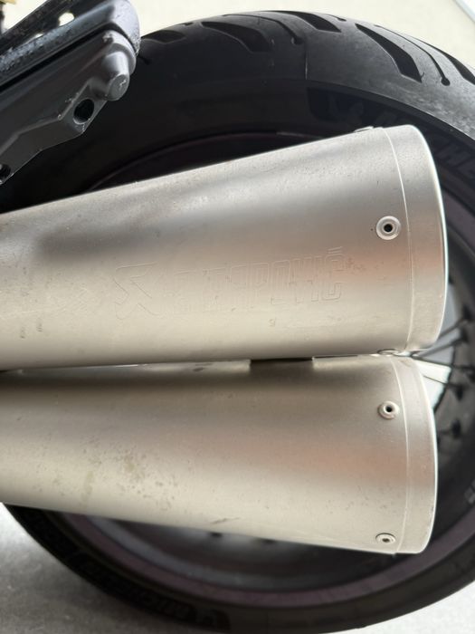 BMW R nineT – 35.000 km – Escapes Akrapovic – Banco Novo – Extras